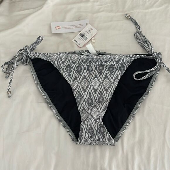 PilyQ bikini bottom. Grey and white Aztec pattern. Sz L. New with tags. - Picture 1 of 4